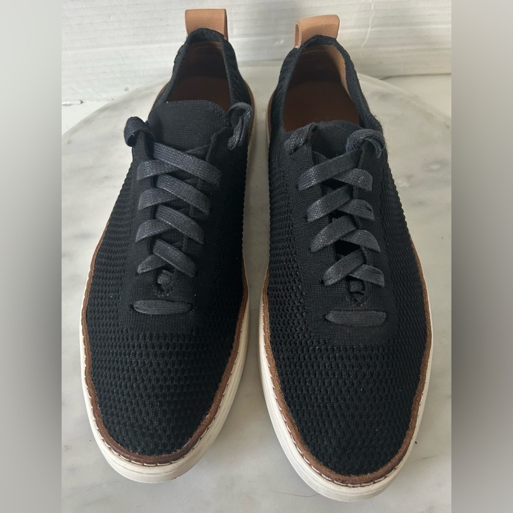 UGG SYDNEY MESH BLACK LACE UP SNEAKERS Sz. 9. COMFORTABLE , STYLISH, BREATHABLE - Picture 4 of 7